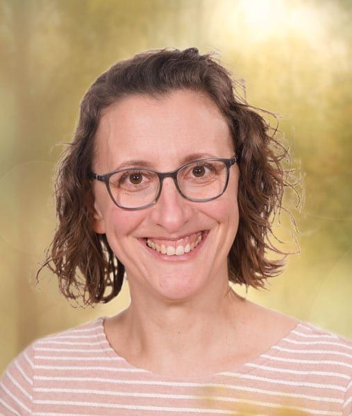 Nicole Braetz ist NLP Master Coach (DVNLP), Burnout Coach, Resilienztrainerin, Ernährungsberaterin, Beraterin für Darmgesundheit und bei Krebserkrankungen.