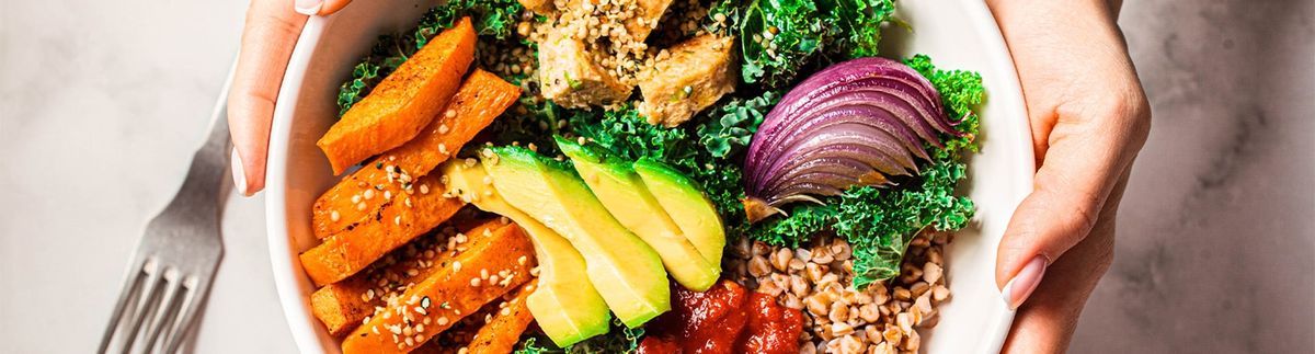 Erfahre hier, was die "Planetary Health Diet" ist und was die großen Unterschiede zwischen unserer aktuellen Ernährung und der PHD sind.