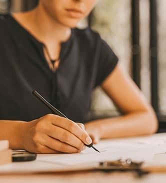 Stärke in unserem Seminar Deinen Fokus und nutze das Schreiben, um Gedanken und Ideen festzuhalten.