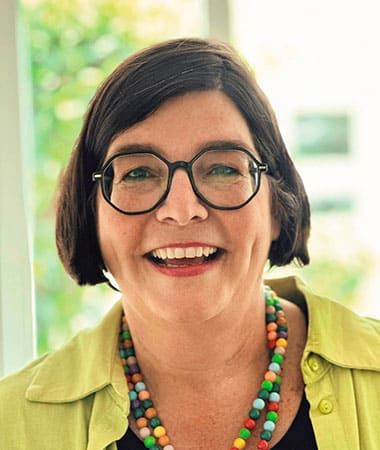 Sandra Schmidt ist Biofeedbacktherapeutin, Stressmanagementtrainerin und Meditationstrainerin.