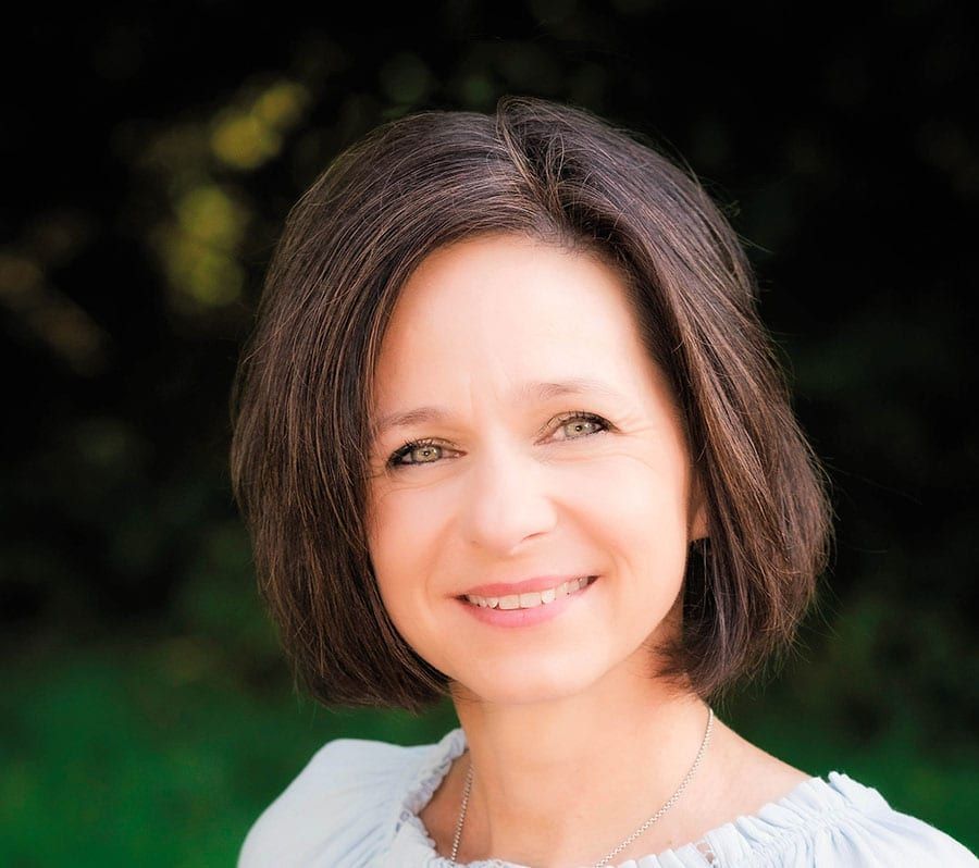 Agnes Blessing ist Sehtrainerin mit Fokus auf Iridologie und Augenkinesiologie.