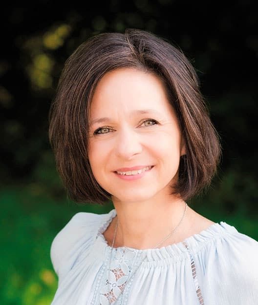 Agnes Blessing ist Sehtrainerin mit Fokus auf Iridologie und Augenkinesiologie.