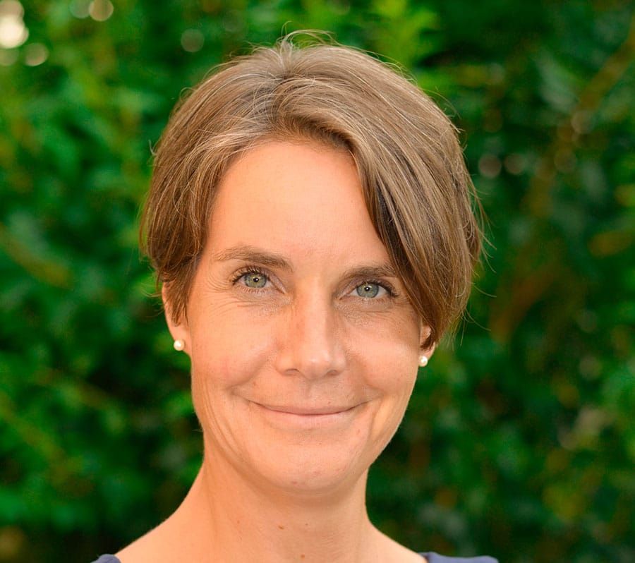 Andrea Feuerhake ist Achtsamkeitscoach und Glückscoach.