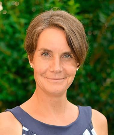Andrea Feuerhake ist Achtsamkeitscoach und Glückscoach.