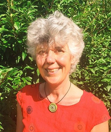 Marianne Wiendl ist Heilpraktikerin, Sehtrainerin & Autorin.