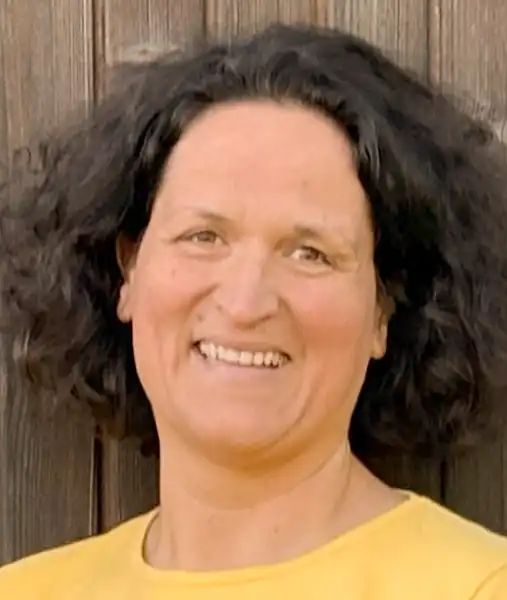 Elvira Boguth ist Trainerin für gesundes Sehen, Heilpraktikerin & Sehtrainerin.