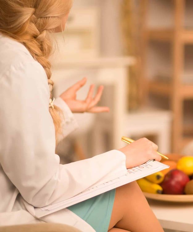 In unserer Ausbildung zum Ernährungsberater lernst du nicht nur Ernährung, sondern auch, wie du gut, verständlich und einfühlsam berätst.