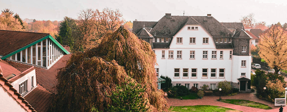 Erlebnisorientiertes Präsenztraining an der Akademie Gesundes Leben – Lernen mit Leichtigkeit in festen Gruppen und wertschätzendem Umfeld.