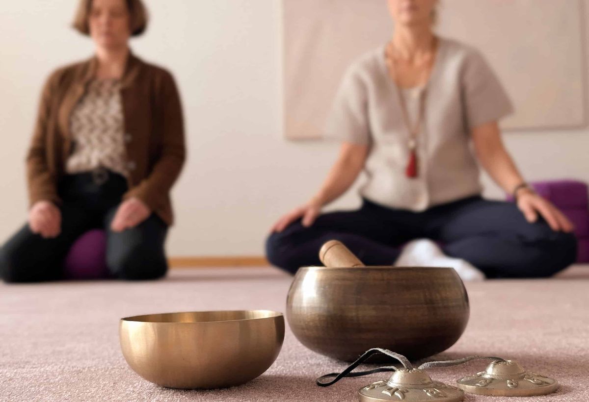 In diesem Meditationsseminar geht es hauptsächlich um freies Meditieren in überwiegender Stille, dem sogenannten "edlen Schweigen".