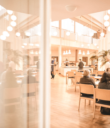 Entdecke kulinarische Köstlichkeiten in unserem preisgekrönten Bio-Restaurant.
