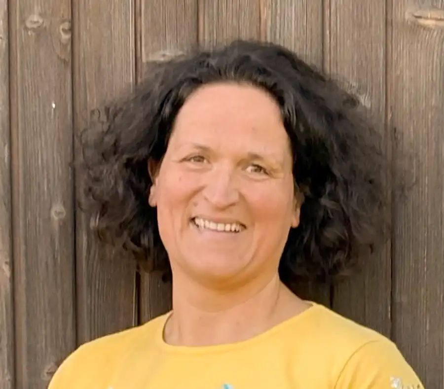 Elvira Boguth ist Trainerin für gesundes Sehen, Heilpraktikerin & Sehtrainerin.