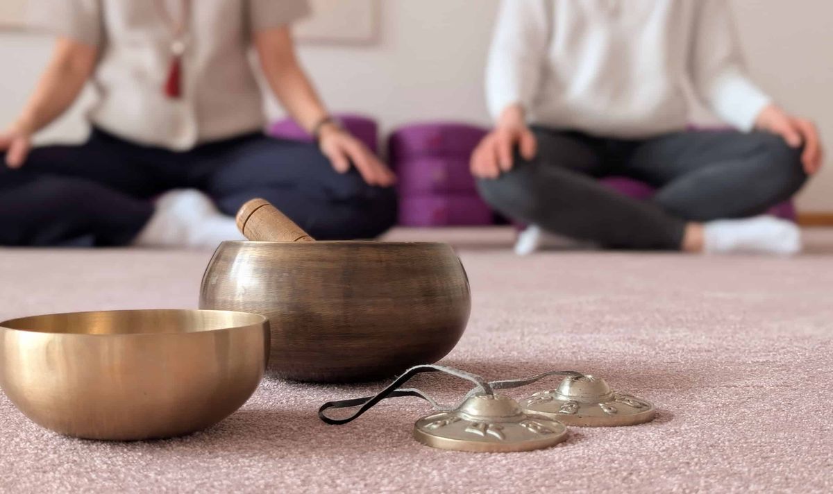 Mache eine professionelle Meditations- und Achtsamkeitstrainer Ausbildung hier an der Akademie Gesundes Leben.