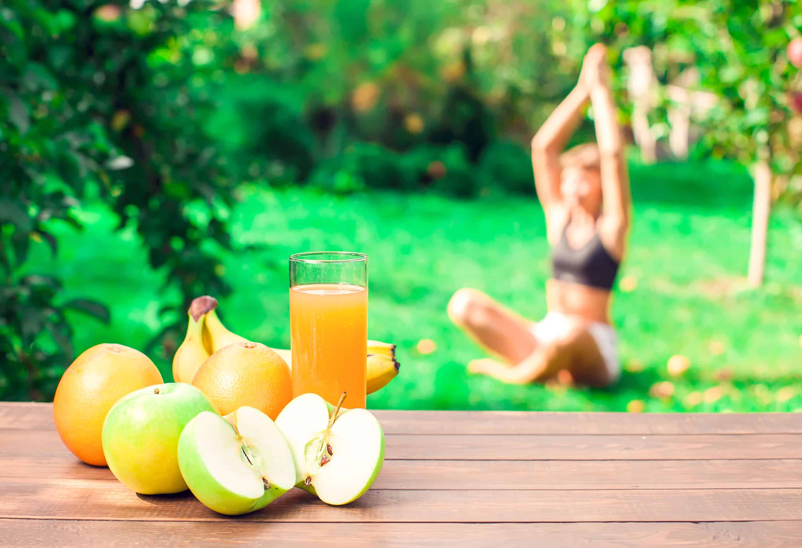 Am schönsten ist es, beim Basenfasten raus in die Natur zu gehen und zusätzlich Yoga zu praktizieren.