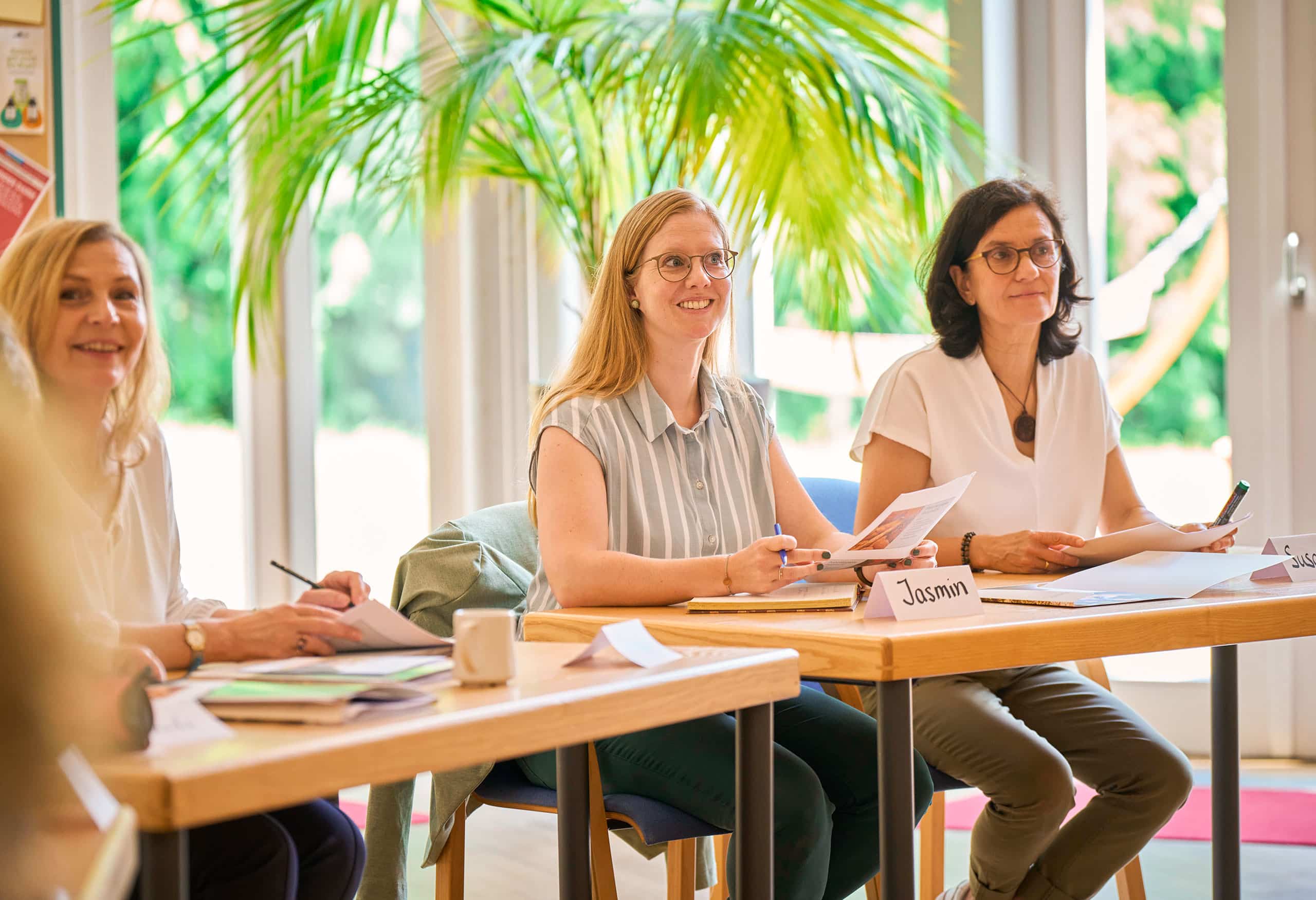 In diesem Bild siehst Du Teilnehmerinnen des Seminars Darmgesundheit fördern an der Akademie Gesundes Leben.