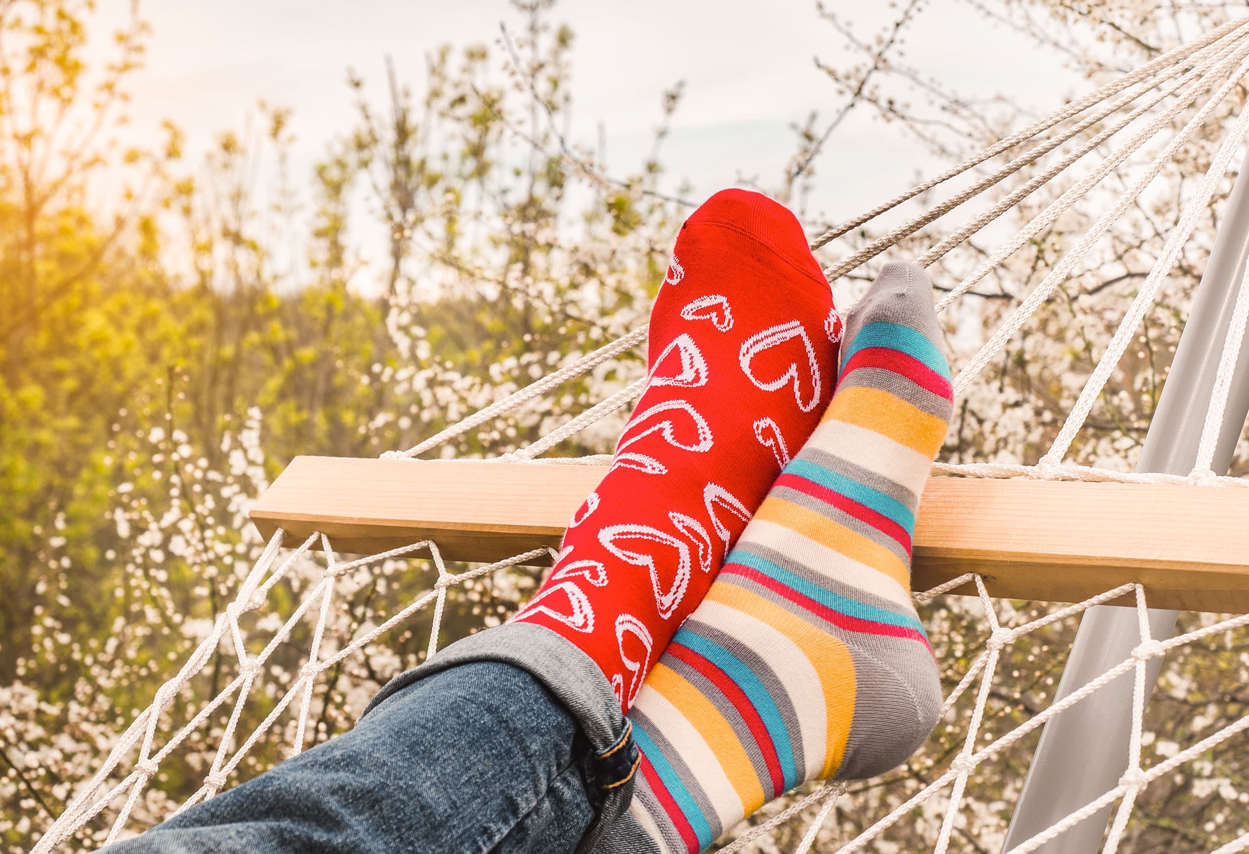 Es hilft im Leben ungemein, einfach mal zu sein, sich nicht an Perfektion aufzuhängen. Wie hier in diesem Bild mit den zwei paar unterschiedlichen Socken.