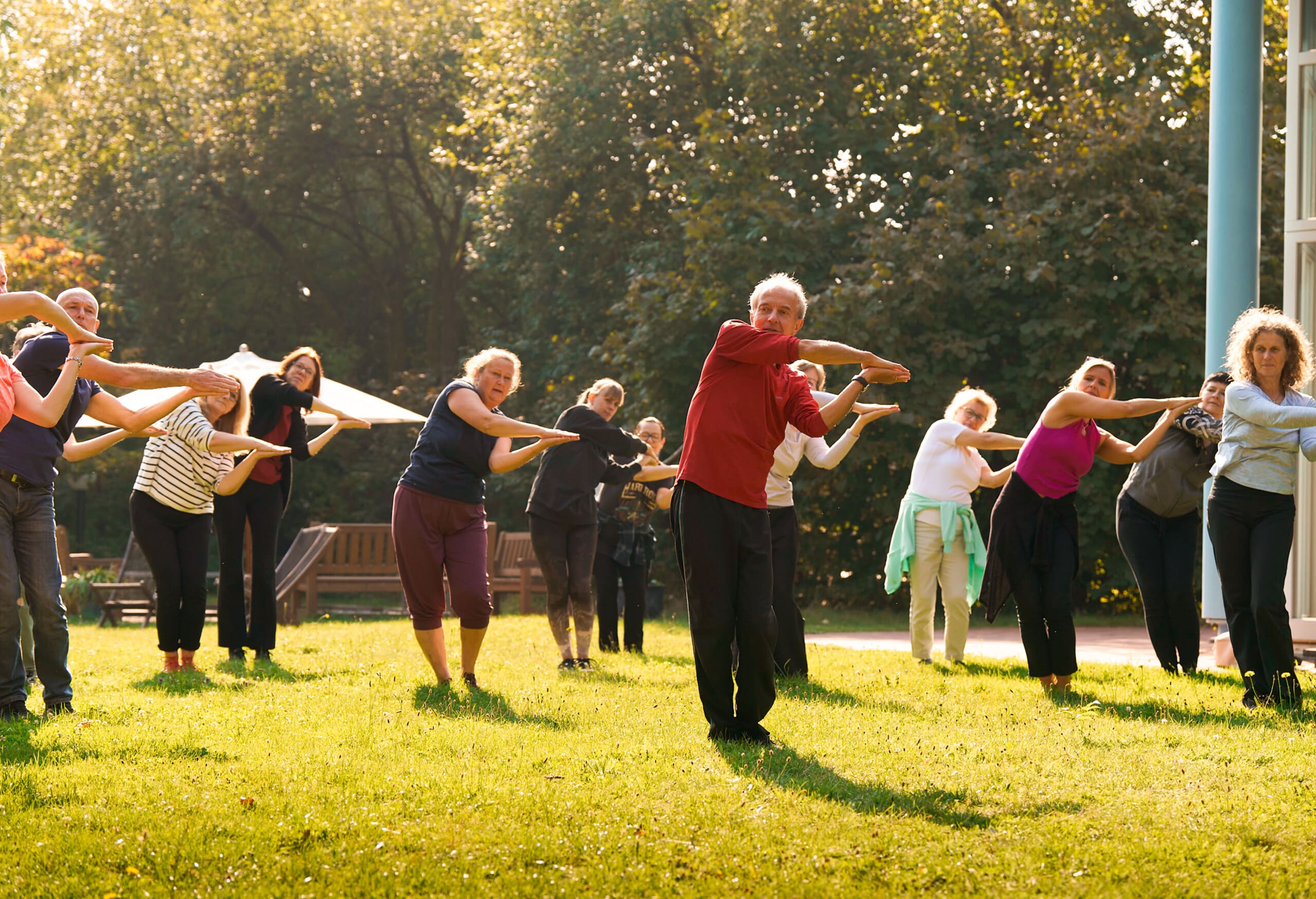 Du willst Qigong Trainer werden und überlegst noch, bei welchem Anbieter? In diesem Feedback bekommst Du einen Einblick, wie die Ausbildung bei der Akademie Gesundes Leben abläuft und ob es etwas für Dich ist.