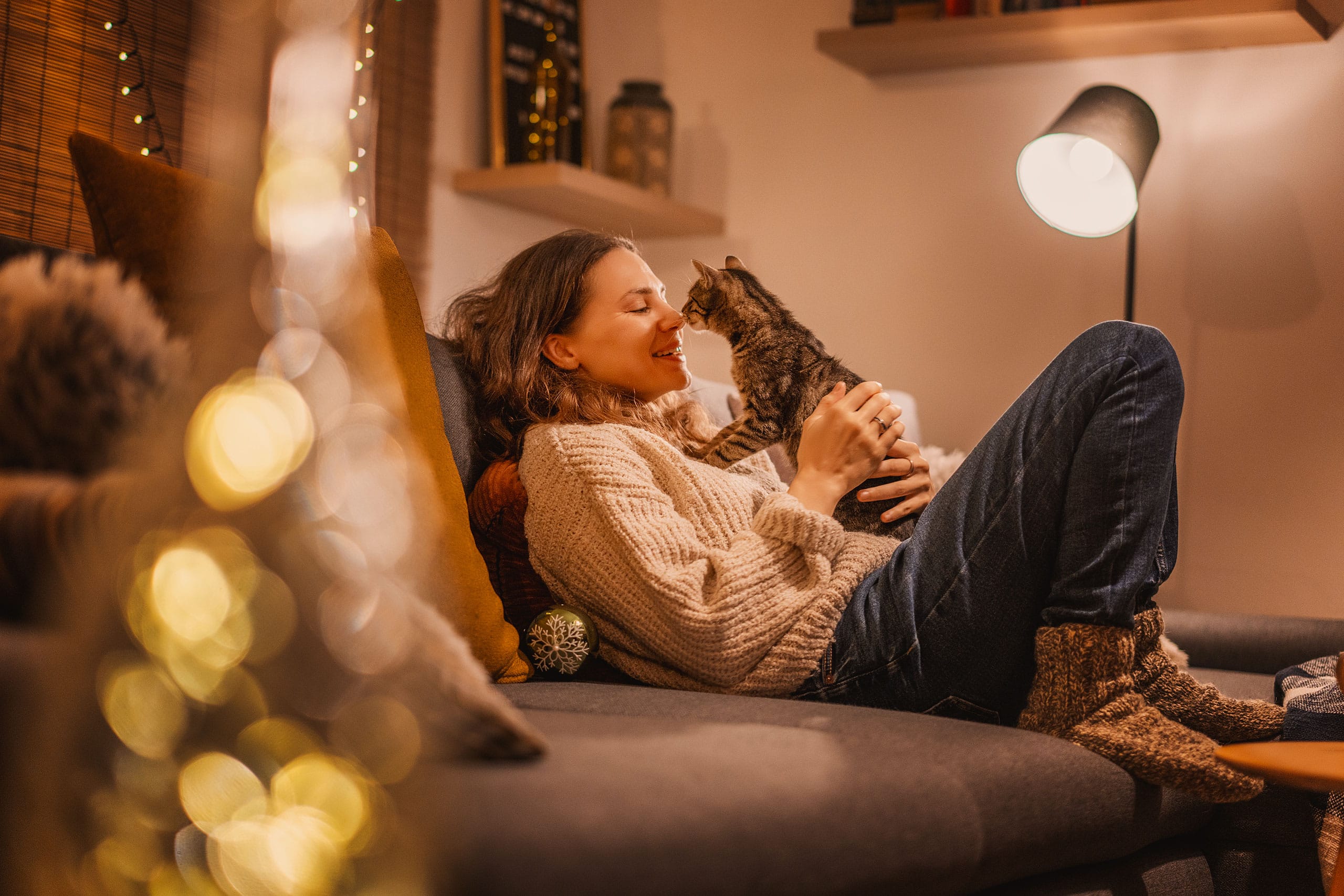 Um gut einschlafen zu können, ist es wichtig, abends zur Ruhe zu kommen. Am besten ohne digitale Medien.