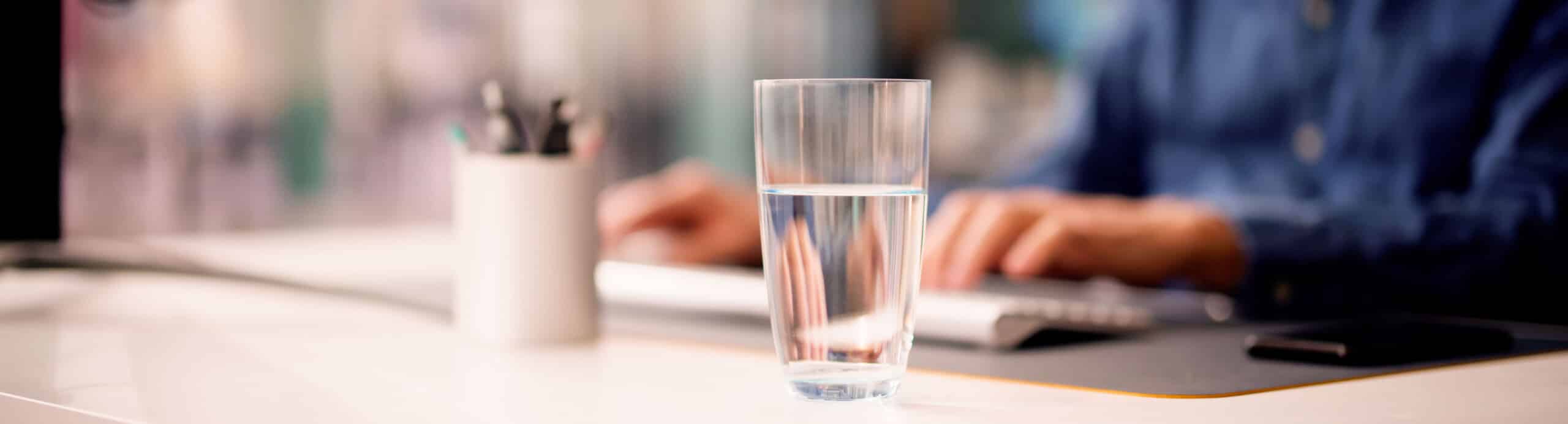 Fasten kann körperlich und mental anstrengend sein, insbesondere die ersten 2-3 Tage. In dieser Zeit zu arbeiten ist nicht für jeden eine gute Idee.