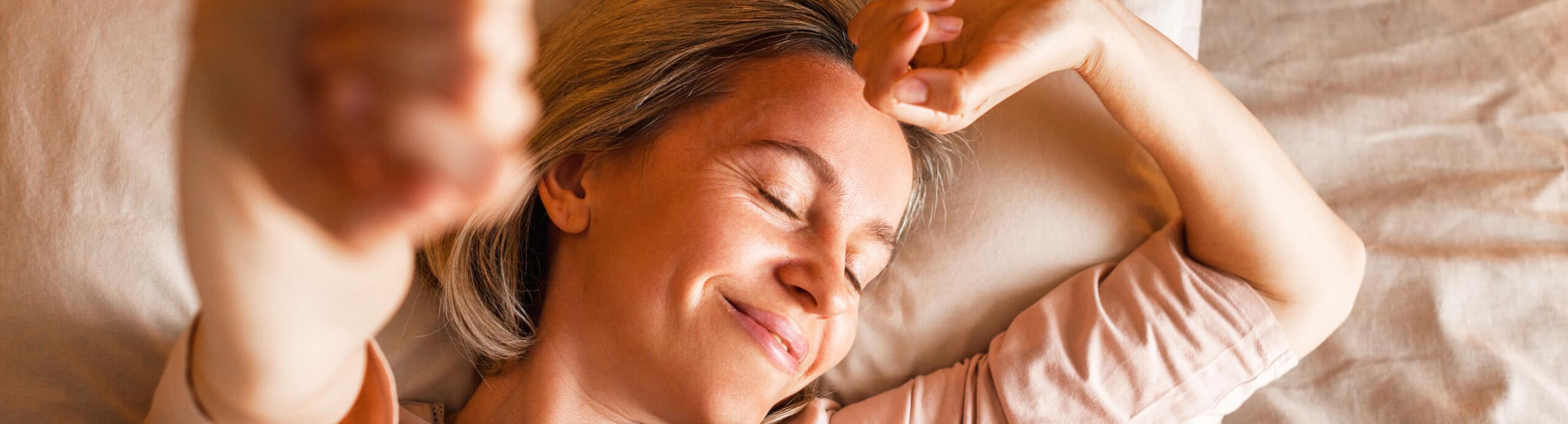 Ab Mitte 40, wenn die Wechseljahre bei den meisten Frauen beginnen, ändert sich auch der Schlaf.